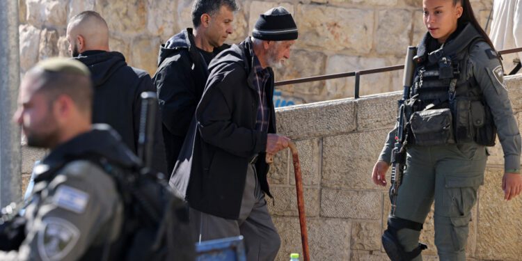 Israel admite ter exumado corpos em Gaza em buscas de reféns, diz rede americana