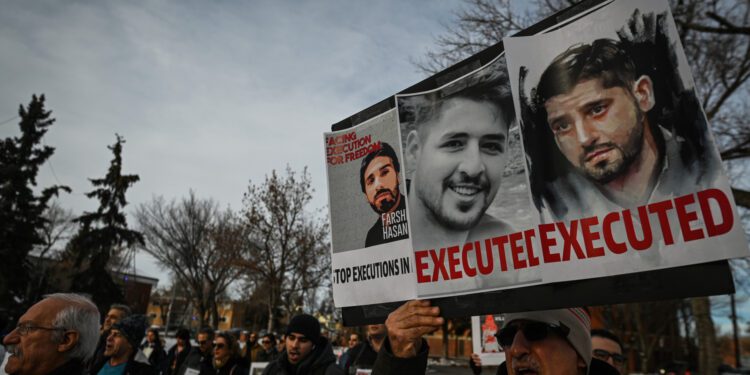 Irã executa quatro pessoas por espionagem a favor de Israel