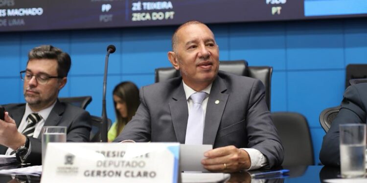 Aprovado projeto de Gerson que obriga bancos informarem serviços gratuitos na abertura da conta