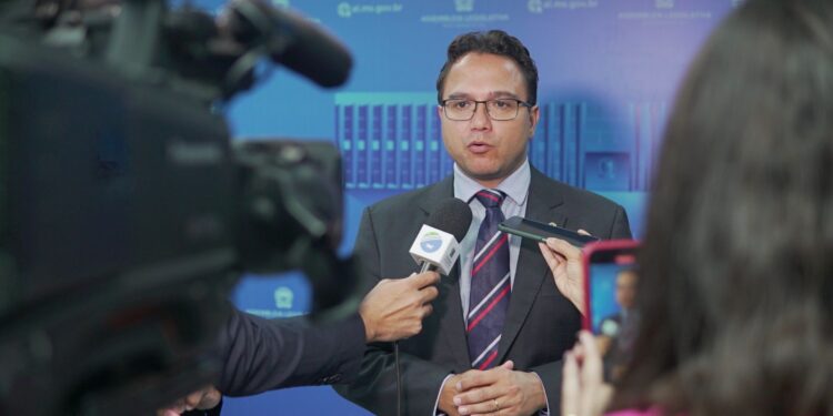 Proposta de Pedrossian Neto prevê que cartórios informem nascimento de bebês que tenham mães menores de 14 anos