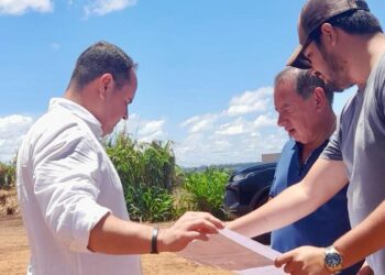 Gerson discute projetos de reforma do estádio e asfalto ao frigorífico em Sidrolândia