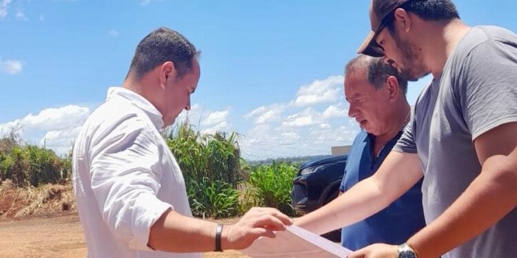 Gerson discute projetos de reforma do estádio e asfalto ao frigorífico em Sidrolândia