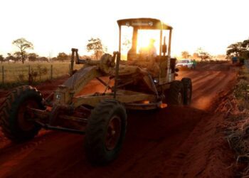 Governo firma convênio para melhoramento de estradas vicinais da Grande Dourados