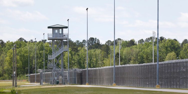 Principal prisão de segurança máxima dos EUA tem 23 horas de solitária e nunca teve fuga