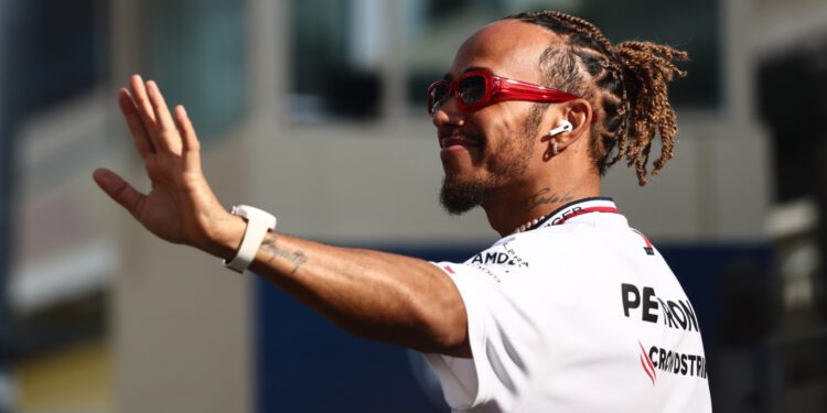 Lewis Hamilton se despede da Mercedes com mensagem de esperança