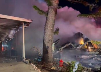 Avião de pequeno porte cai em área residencial na Flórida; há mortos