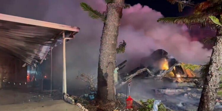 Avião de pequeno porte cai em área residencial na Flórida; há mortos