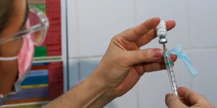 Dengue: apenas 2 de cada 10 vacinas entregues pelo SUS foram aplicadas