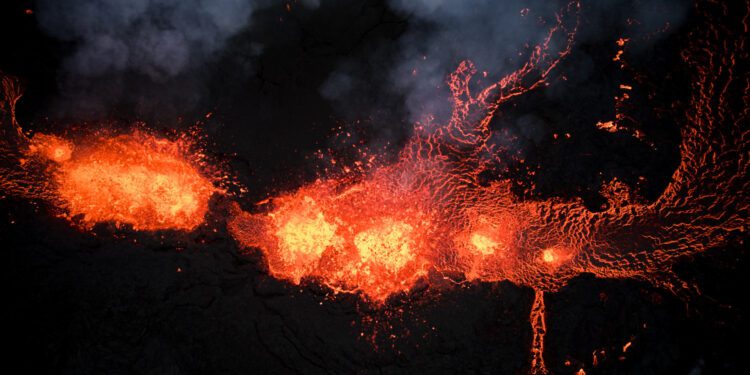 Erupção de vulcão na Islândia perde força; veja as imagens