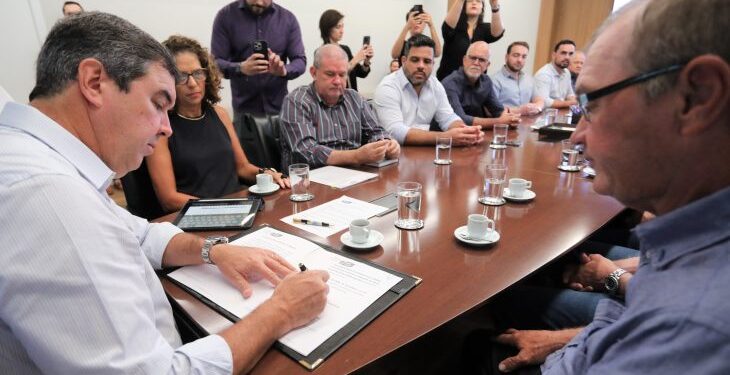 Fim da poeira e do barro: novos convênios vão levar asfalto a bairros de Coronel Sapucaia