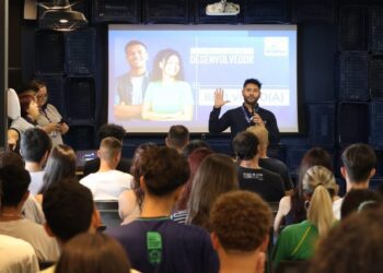 Em busca de ‘novos horizontes’, alunos do Voucher Desenvolvedor iniciam curso em área onde sobram vagas