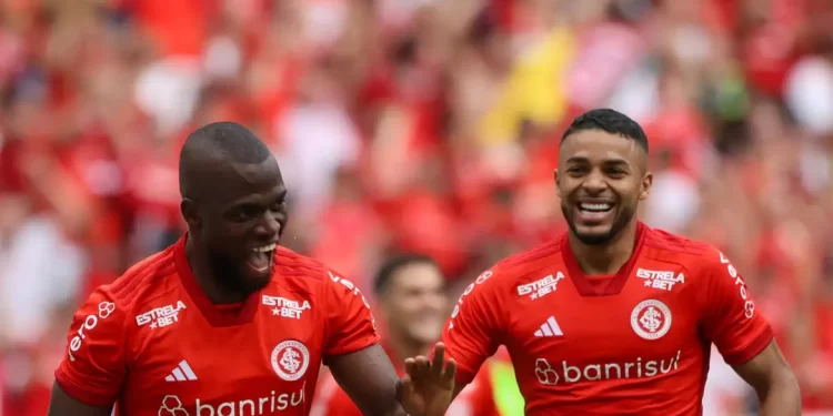 Internacional faz 3 a 0 no São Luiz e avança às semifinais do Gauchão