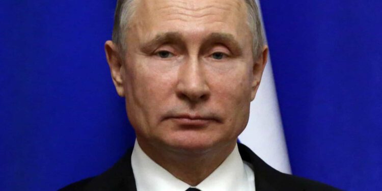 Putin faz primeiro grande ataque contra Kiev após reeleição