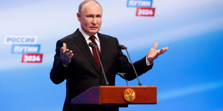 Putin é reeleito com votação recorde e promete mais força militar
