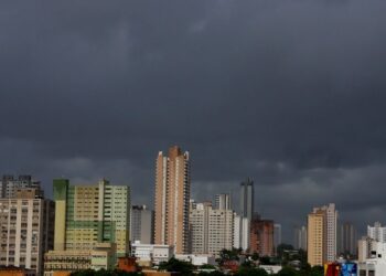 Com temperaturas mais amenas, terça-feira tem tempo instável e probabilidade de chuvas