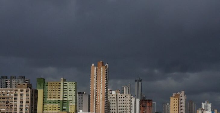 Com temperaturas mais amenas, terça-feira tem tempo instável e probabilidade de chuvas