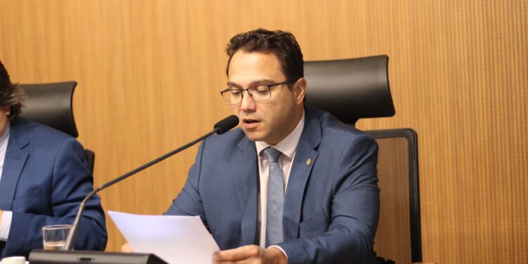 Comunicação ao MP sobre nascimento de bebês com pais menores de 14 anos é aprovada na CCJR