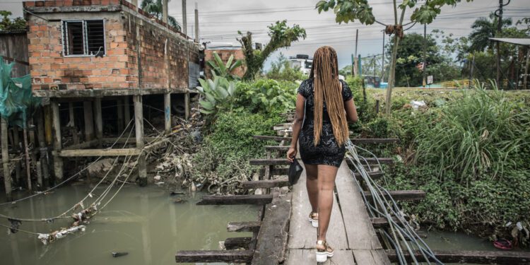 Em decisão histórica, Colômbia emite primeira licença para produção de medicamento genérico contra HIV