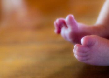 Hospital britânico desiste de tratar bebê e Itália intervém para ajudar