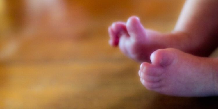 Hospital britânico desiste de tratar bebê e Itália intervém para ajudar