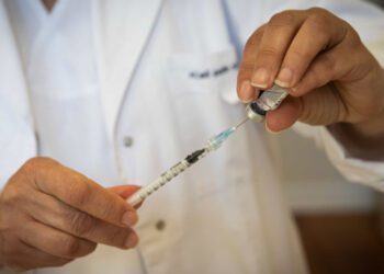 Anvisa autoriza registro de vacina que previne bronquiolite em bebês