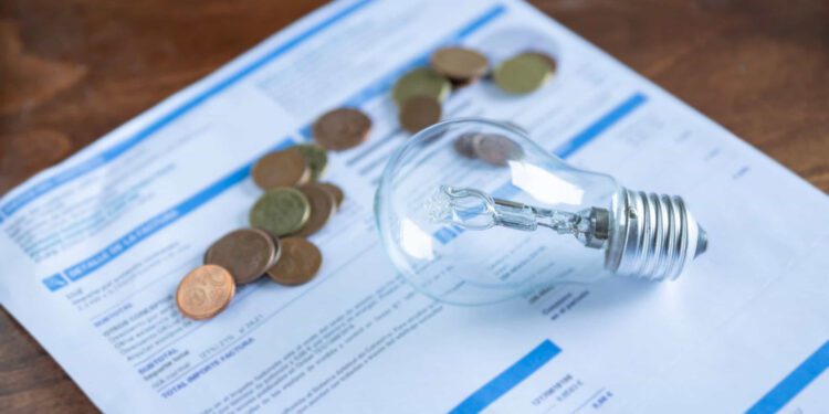 Baixa renda poderá ter ‘cashback’ de até 50% do tributo na conta de luz