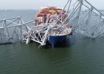 FBI vai investigar tripulação que bateu e causou queda de ponte nos EUA