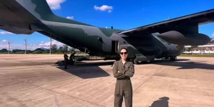 Campo-grandense é a 1ª mulher a pilotar o maior avião de carga da FAB