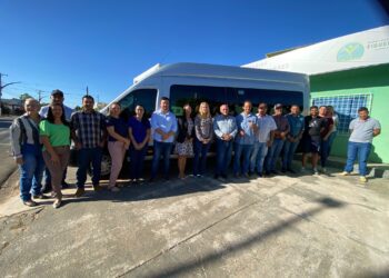 Prefeitura de Figueirão adquire veículo para secretaria de educação