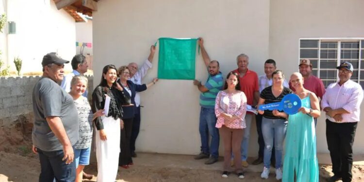 Figueirão entrega 10 novas moradias a famílias beneficiadas