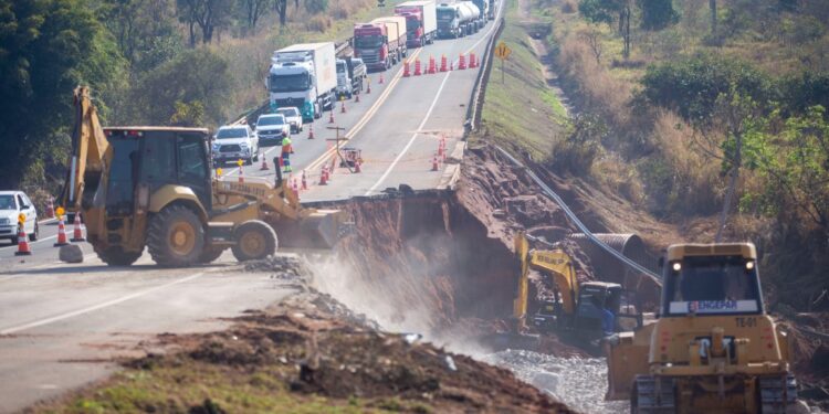 Visando Lucro CCR não orienta motoristas sobre rotas alternativas na BR, gerando congestionamentos-163