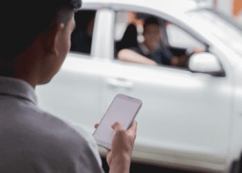 Motoristas de aplicativo não podem usar adesivos eleitorais nos veículos