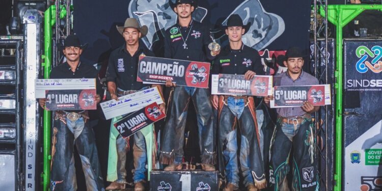 Higor Moisés e Felipe Mariano são campeões da XXII Festa do Peão Boiadeiro de Alcinópolis