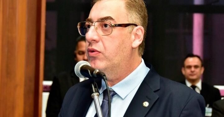 Comissão de Acompanhamento da Execução Orçamentária recebe prestação de contas dos Poderes