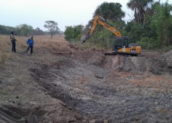 Em Figueirão Prefeitura apoia pequenos produtores com abertura de tanques e melhorias rurais