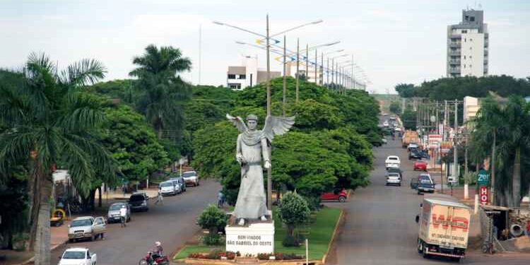 São Gabriel do Oeste Leocir lidera e Sérgio é o segundo em todos os cenários