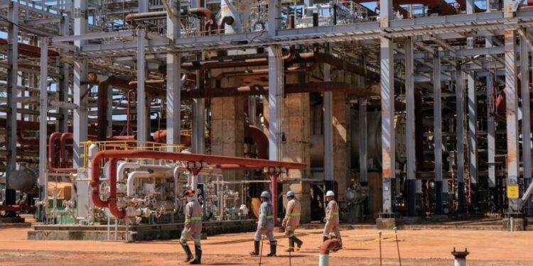 Petrobras destina R$ 3,5 bilhões para reativação da UFN3 e cria 8 mil vagas temporárias em MS