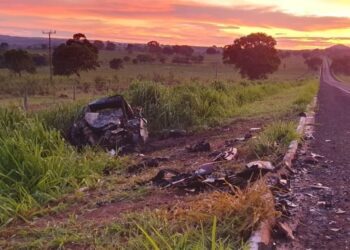Acidente na BR-060 em Camapuã deixa três mortos carbonizados e dois feridos graves