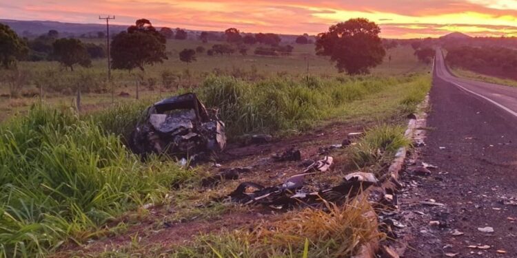 Acidente na BR-060 em Camapuã deixa três mortos carbonizados e dois feridos graves