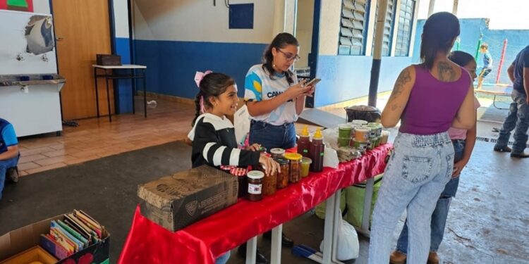 Alunos de Camapuã realizam feira de empreendedorismo em parceria com Sebrae