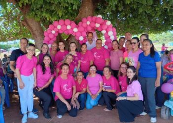 Caminhada Outubro Rosa reforça luta contra o câncer em Figueirão