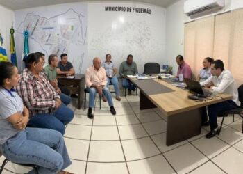 Administração de Figueirão revisa Plano Anual de Contratação para 2025 em reunião com secretários