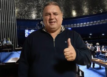 Prefeito eleito Claudião de Jaraguari, visita senador e discute melhorias na BR-163