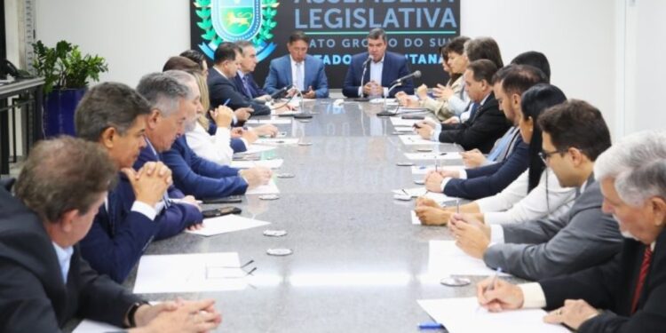 Governo de MS apresenta balanço do ano e perspectivas para 2025 à Assembleia Legislativa