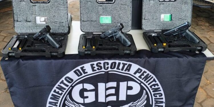 Com investimento de R$ 2,45 milhões, policiais penais recebem novos armamentos em MS