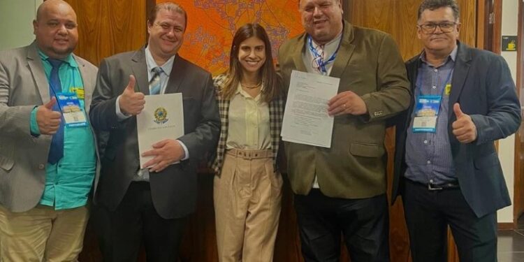 Prefeito Claudião entrega emendas para assentados e articula construção de moradias populares em Jaraguari