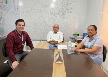 Prefeito Juvenal de Figueirão recebe gerente da Caixa Econômica Federal