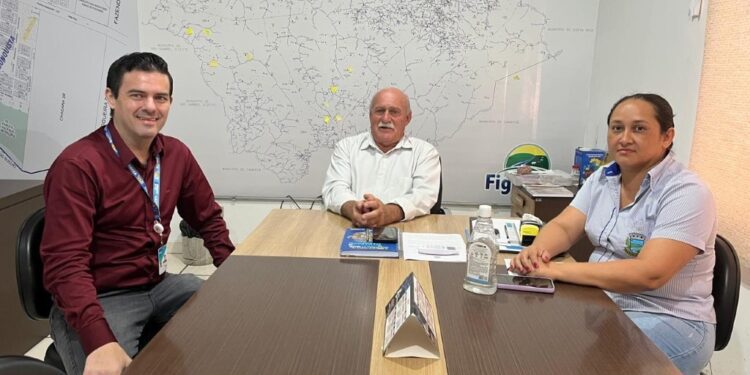 Prefeito Juvenal de Figueirão recebe gerente da Caixa Econômica Federal