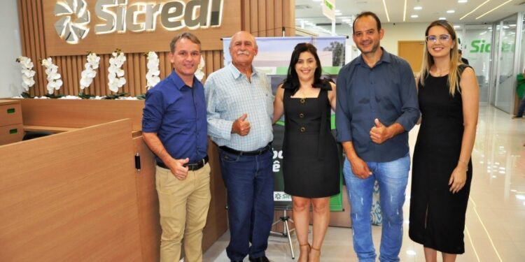 Inauguração de nova agência financeira reúne representantes do Executivo e comunidade em Figueirão