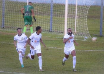 Costa Rica supera Coxim e lidera Estadual após vitória em Aquidauana